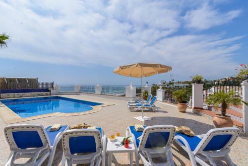 Villas Nerjazul - El Pe�oncillo Beach
