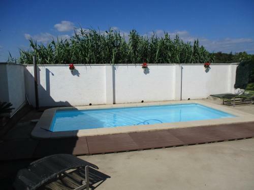 Casa Con Piscina Privada En Barrio Tranquilo