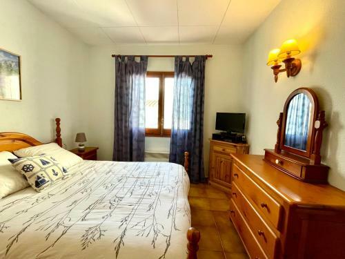 Casa Con Piscina Privada En Barrio Tranquilo