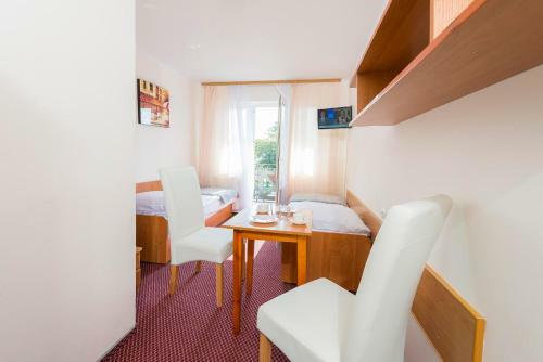 Hostal Piramida Lux