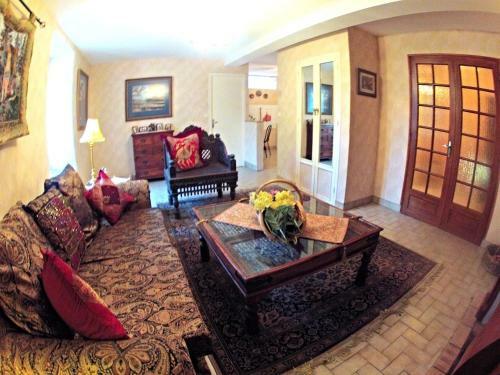 The Storyteller Apartment At Chateau Le Mur