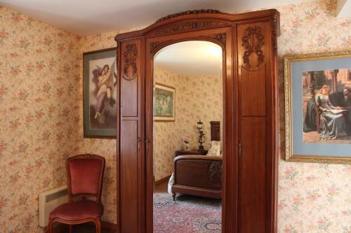 The Storyteller Apartment At Chateau Le Mur