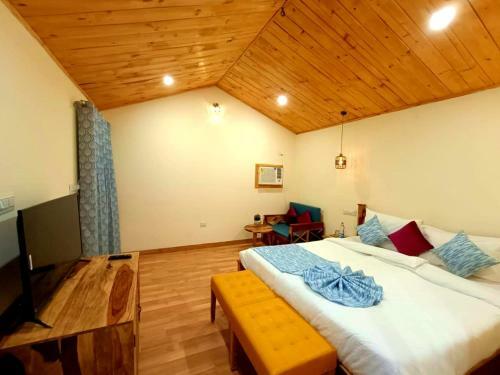 Hotel Aaroham Resort, Shimla