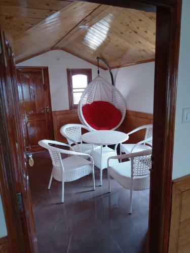 Gulmohar Valley View Home Stay