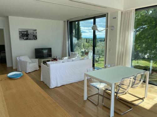 Villa Emma Lazise. Astonishing Lake View