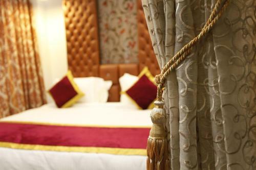 Hotel Saffron Leaf