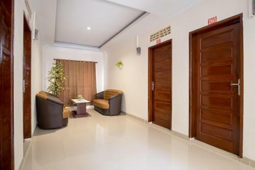 Hotel Vaccinated Staff - Oyo 621 Vania Residence