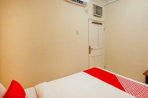 Oyo 2045 Hotel 211