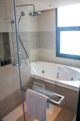 Hotel Mera Mare Pattaya - Sha Extra Plus