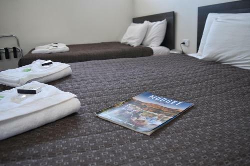 Ten Dollar Town Motel