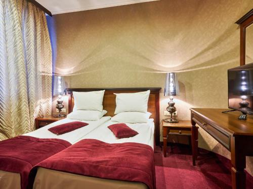 Yantra Grand Hotel