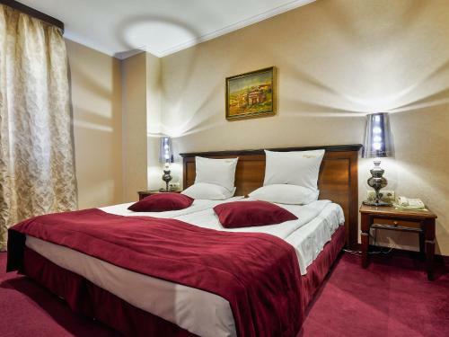 Yantra Grand Hotel