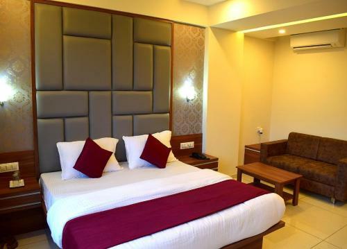 Hotel The Royal Square - Sky Stays (Chandkheda)