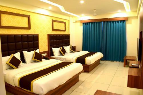 Hotel The Royal Square - Sky Stays (Chandkheda)