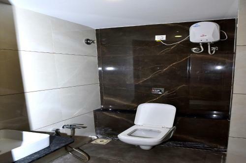 Hotel The Royal Square - Sky Stays (Chandkheda)