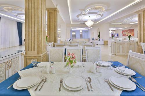 Hotel Orient Star Varaxsha