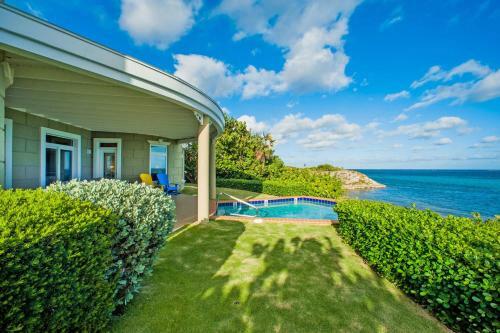 Castle Guesthouse By Grand Cayman Villas