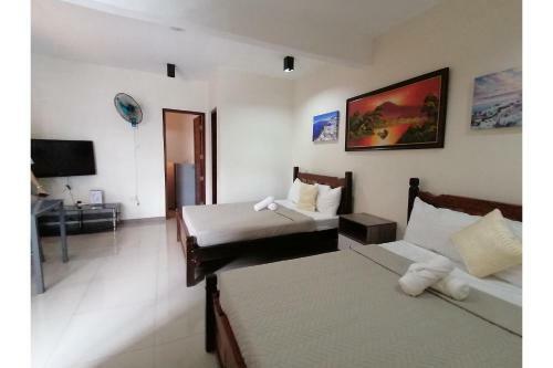 Hotel Oyo 867 Roncales Travellers Inn