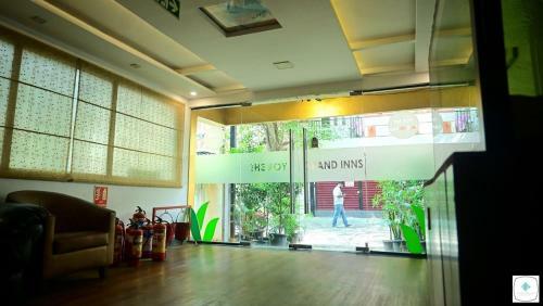 Hotel The Roy Grand Inns
