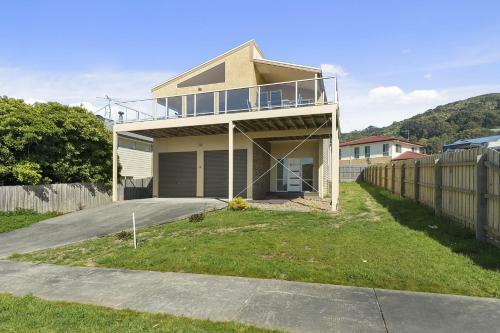 Seaview On Seaview Exceptional And Spacious With Sensational Views