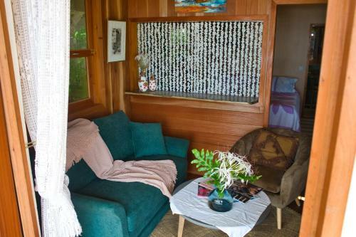 Hostal Te Hina Vai - Moorea Beachfront Bungalow
