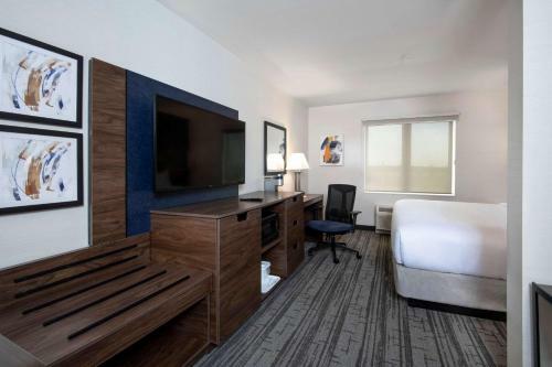 Hotel Comfort Inn & Suites