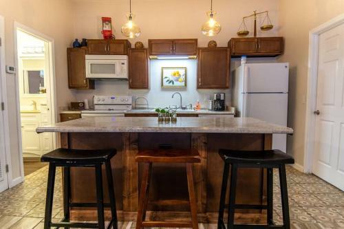 Vintage Cottage!