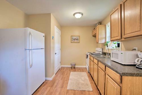 Apartamento Guntersville Hideaway With Deck, Rocking Chairs