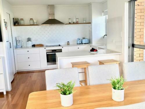 Breezy Ascot Apartment