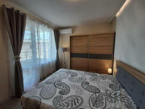 Wave Apartment