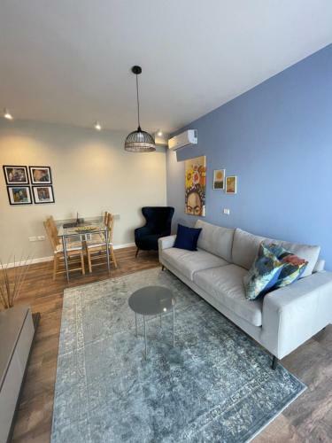 B4 Dusk Apartments R