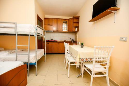 Hostal Mere Family House