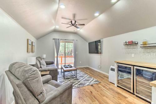Pinetop Cabin With Deck, Private Loft, Fire Pit