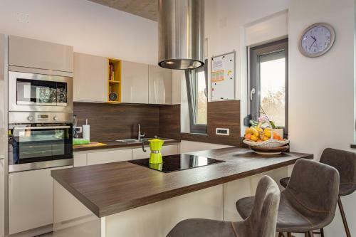 Hostal Bijou House With Apartments