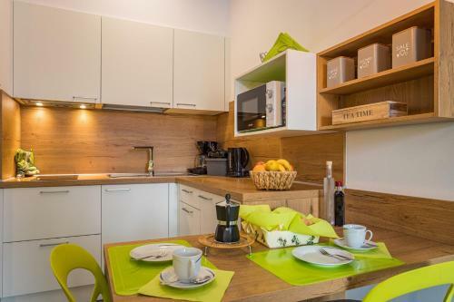 Hostal Bijou House With Apartments