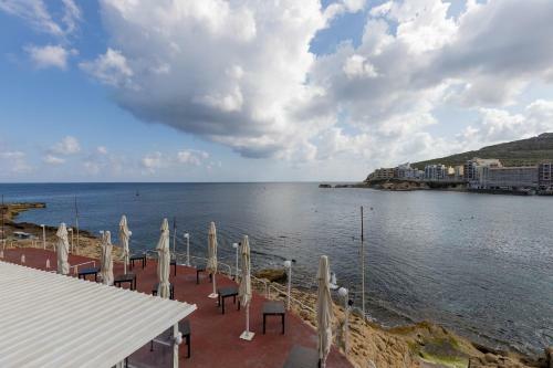 Seafront Small Home Wterrace