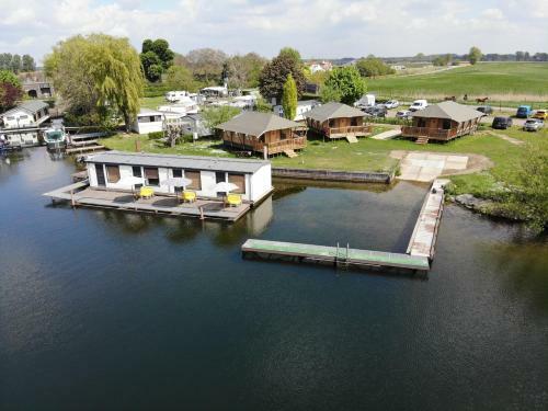 Luxury Lake Lodge