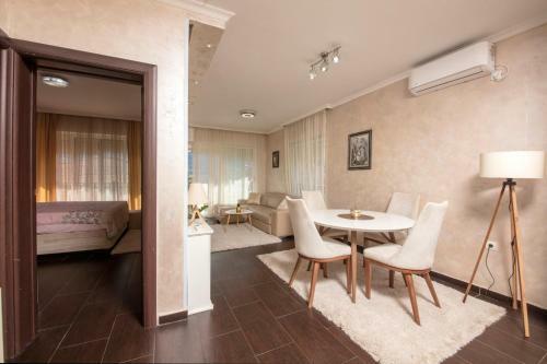 Ena Apartment