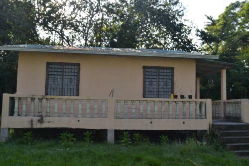 Budget Cheerful Entire Belizean One Bedroom Home