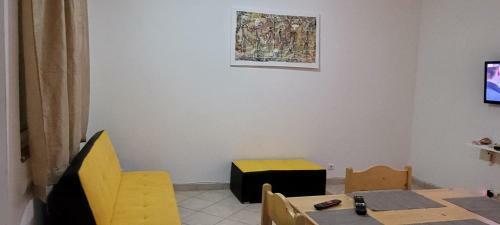 Impeccable 2-bed Apartment Located In Santa Maria
