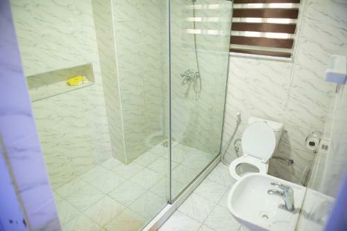 Luxury 3 Bedrooms Apart-24hrs Elect/wifi/security