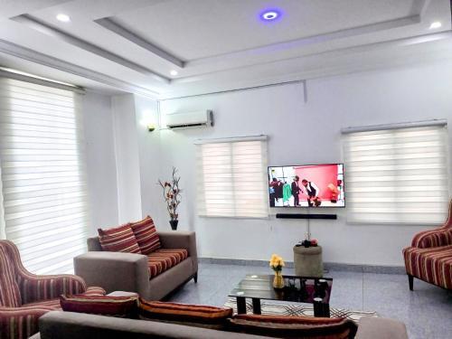 Lovely 2-bedroom Serviced Apartment.