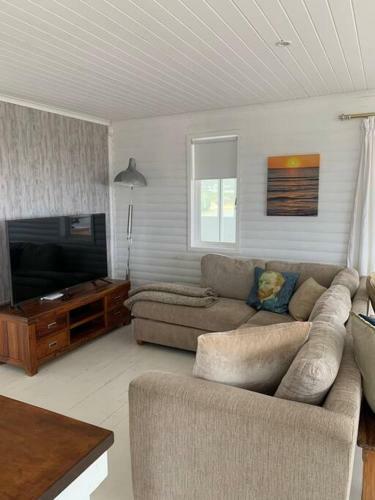 Stony Point Beach House Is A Cheerful Holiday Home