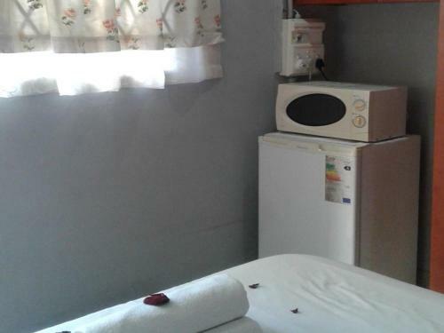 Hostal Iqhayiya Guest House