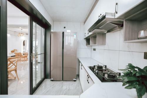 Locals Apartment House 22
