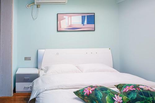 Locals Apartment Place 01