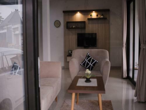 Golden Leaf Villa