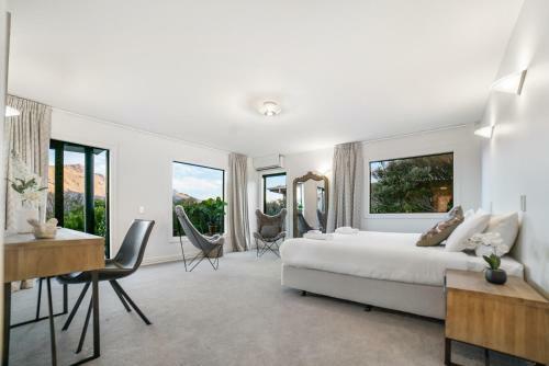 Villa Million Dollar Views - Central Luxury + Hot Tub*