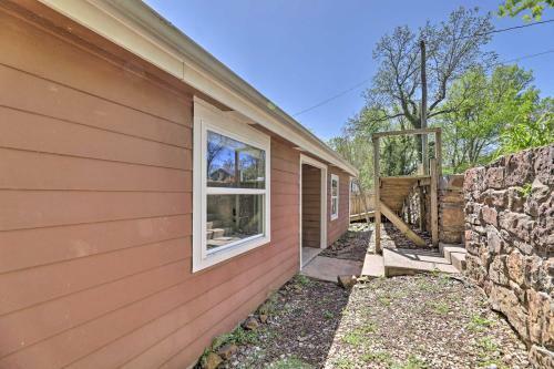 Fayetteville Retreat With Yard - Walk To Campus