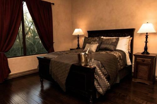 Villa Camelback Mountain Mansion In Paradise Valley, Az